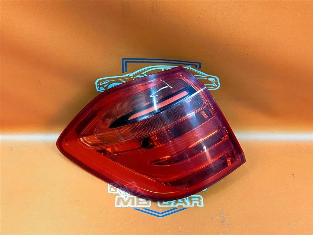 Фонарь задний левый Mercedes-Benz