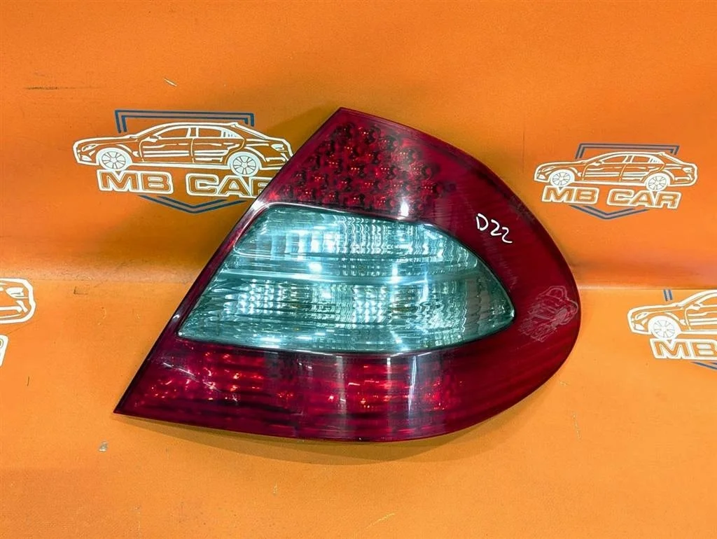 Фонарь задний правый Mercedes-Benz