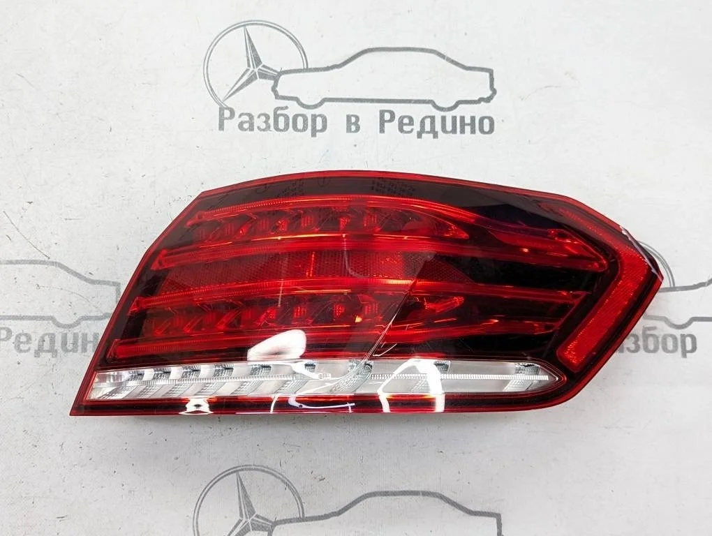 Фонарь задний правый Mercedes-Benz