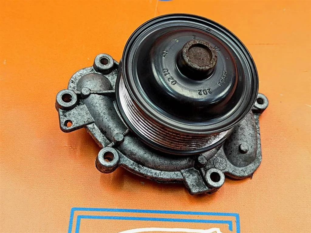 Помпа Mercedes-Benz