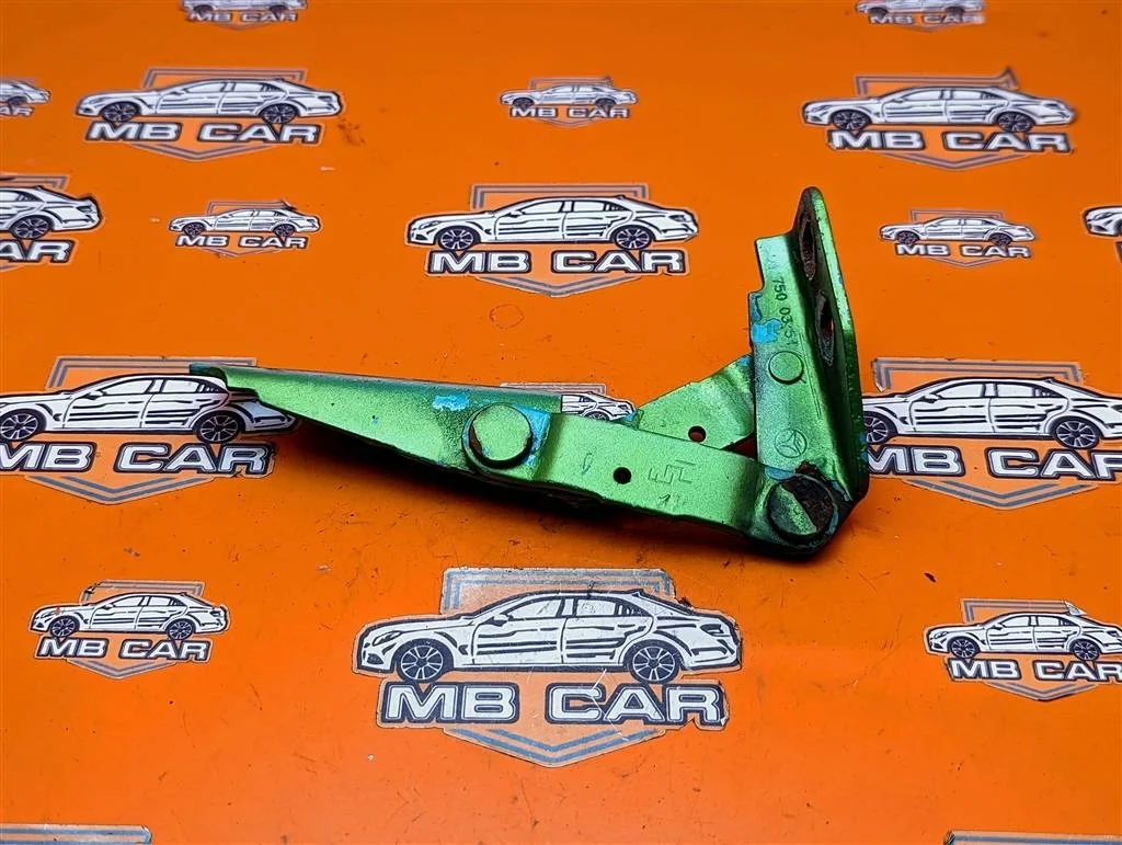 Петля капота Mercedes-Benz