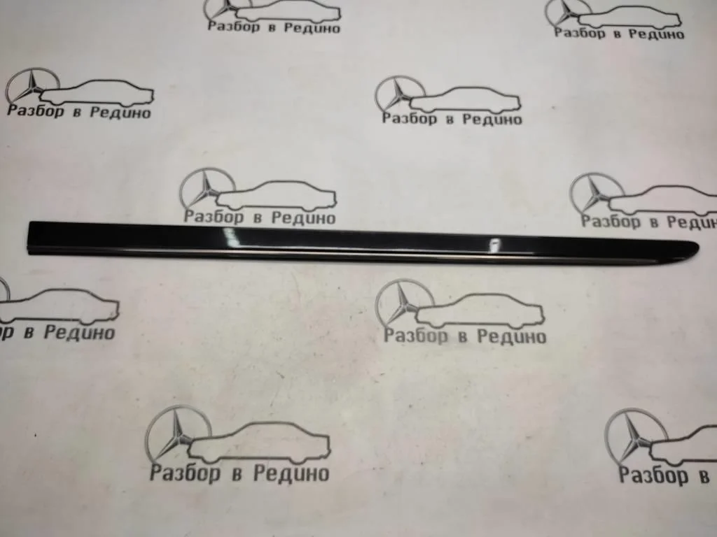 Молдинг двери Mercedes-Benz