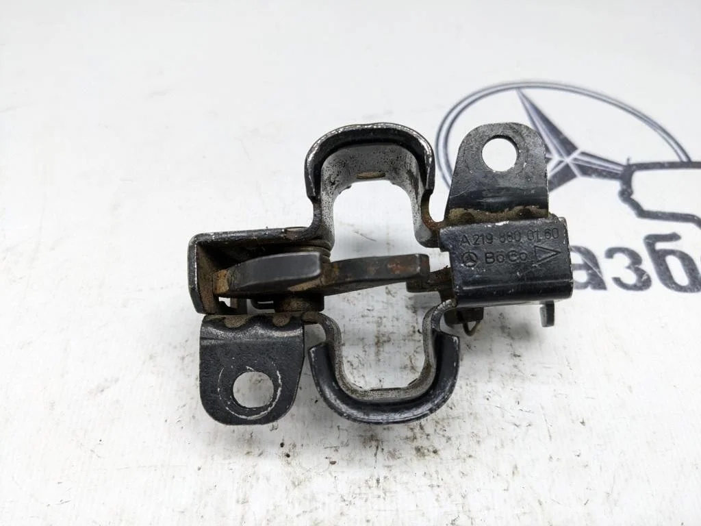 Замок капота Mercedes-Benz