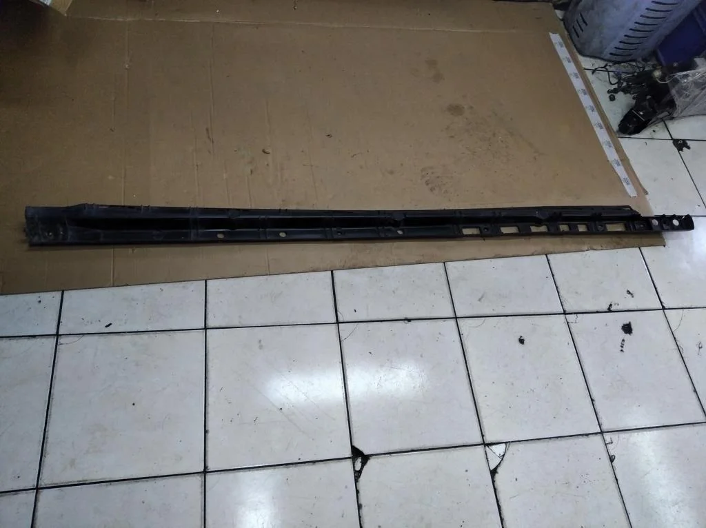 Кронштейн крепления порога Mercedes-Benz