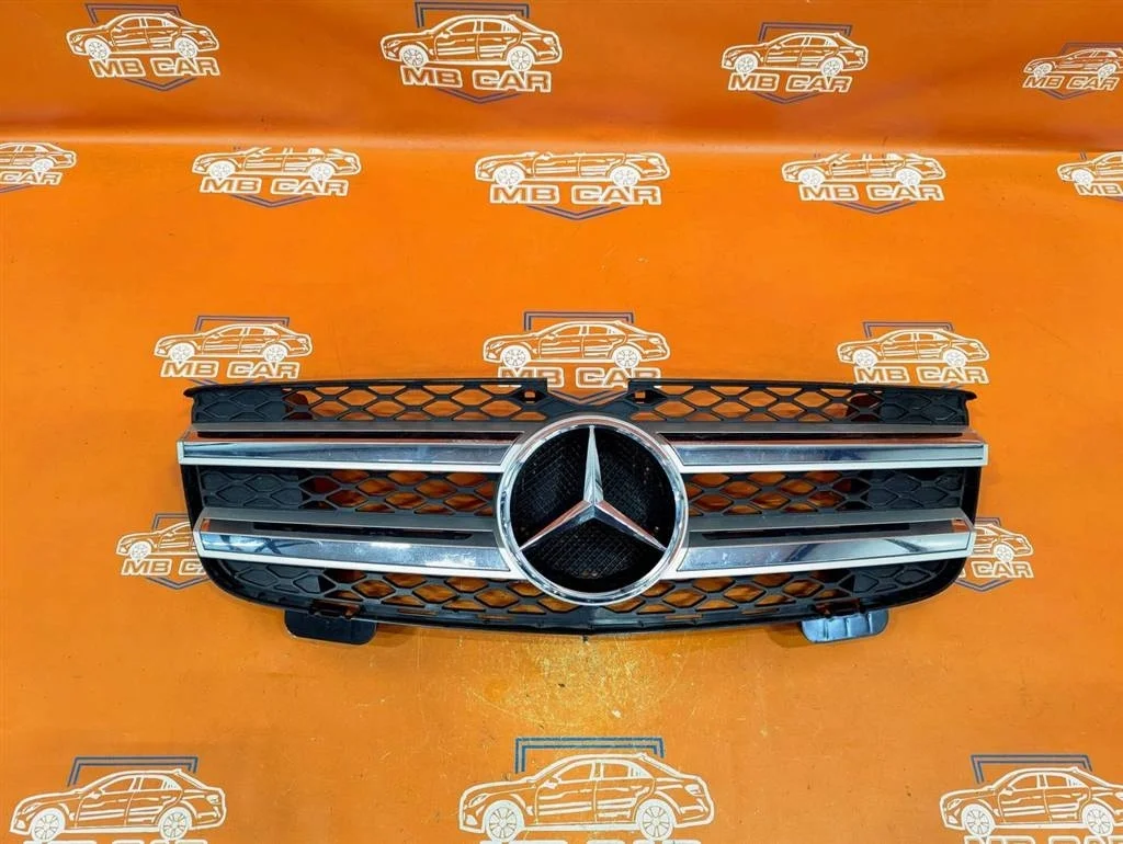 Решетка радиатора Mercedes-Benz