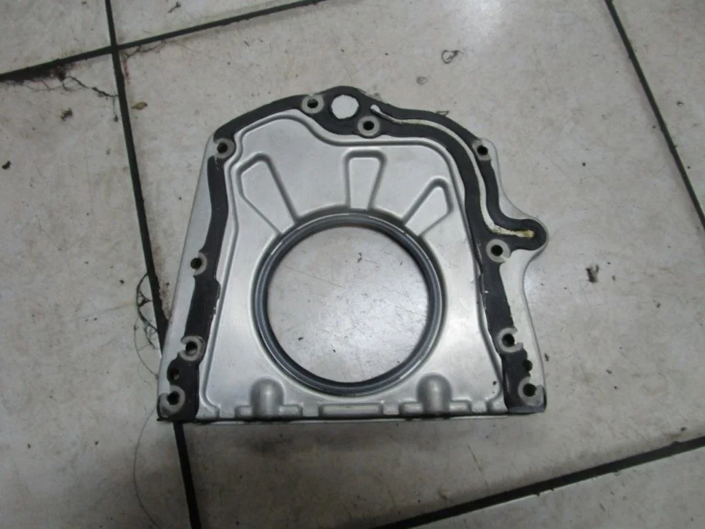 Крышка Mercedes-Benz