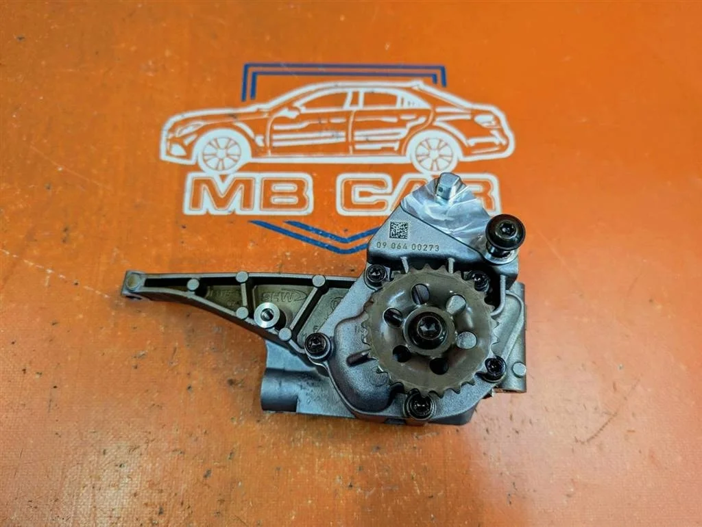 Насос масляный Mercedes-Benz