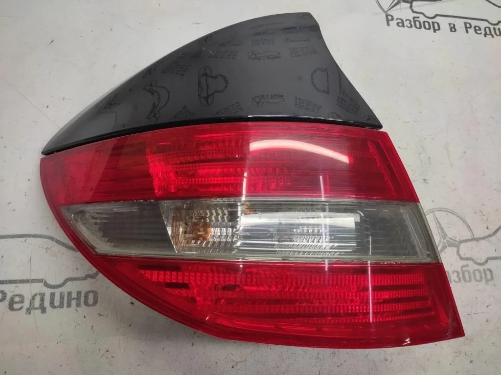 Фонарь задний левый Mercedes-Benz