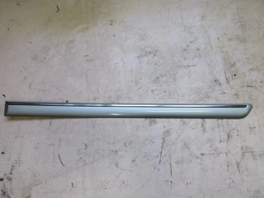 Молдинг двери Mercedes-Benz