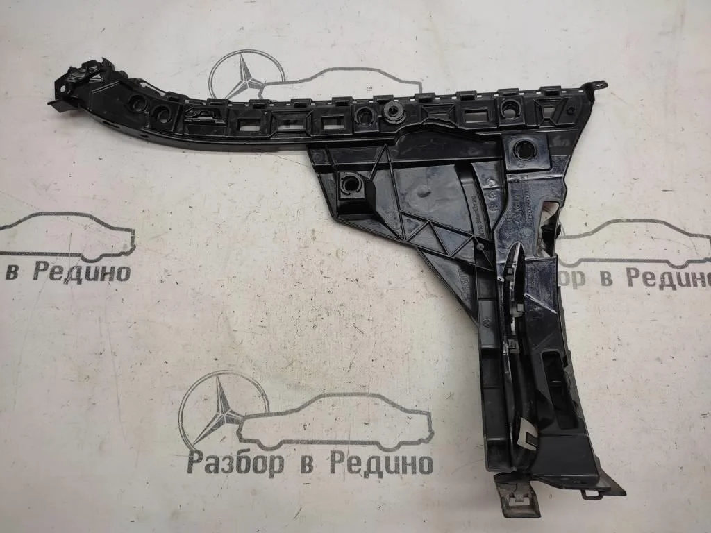 Кронштейн крепления бампера Mercedes-Benz