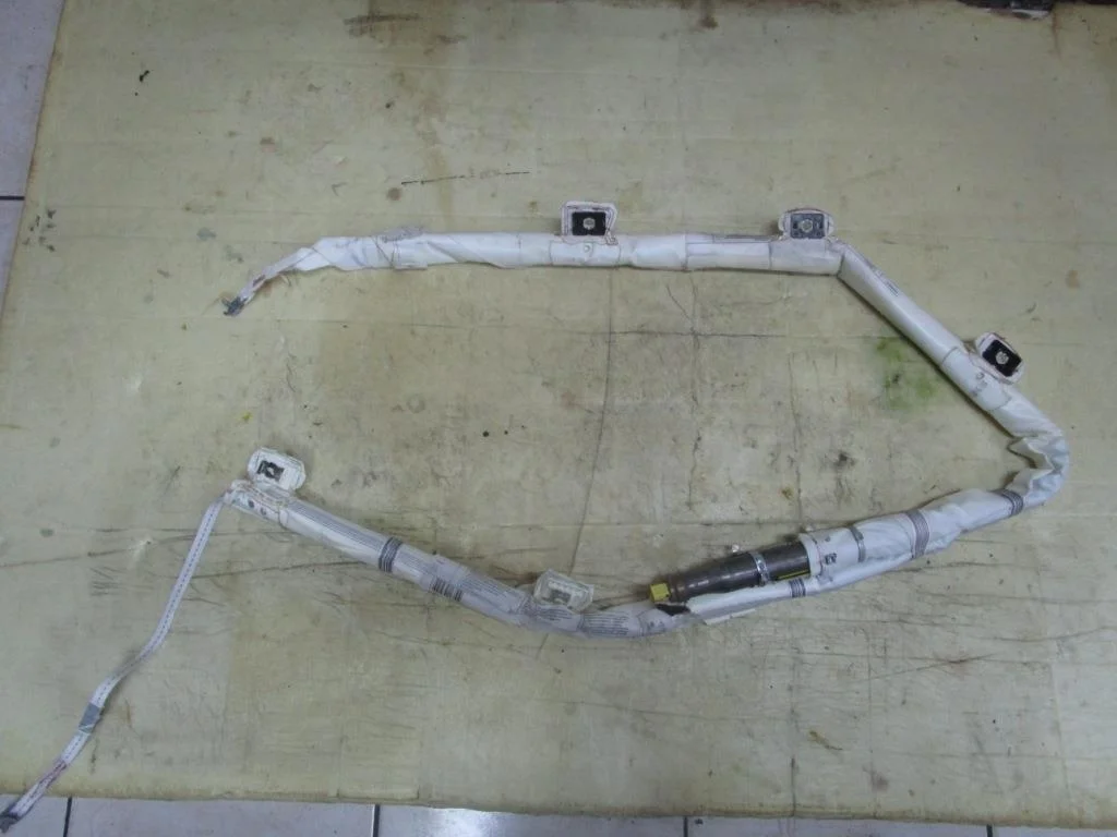 Шторка безопасности левая Mercedes-Benz