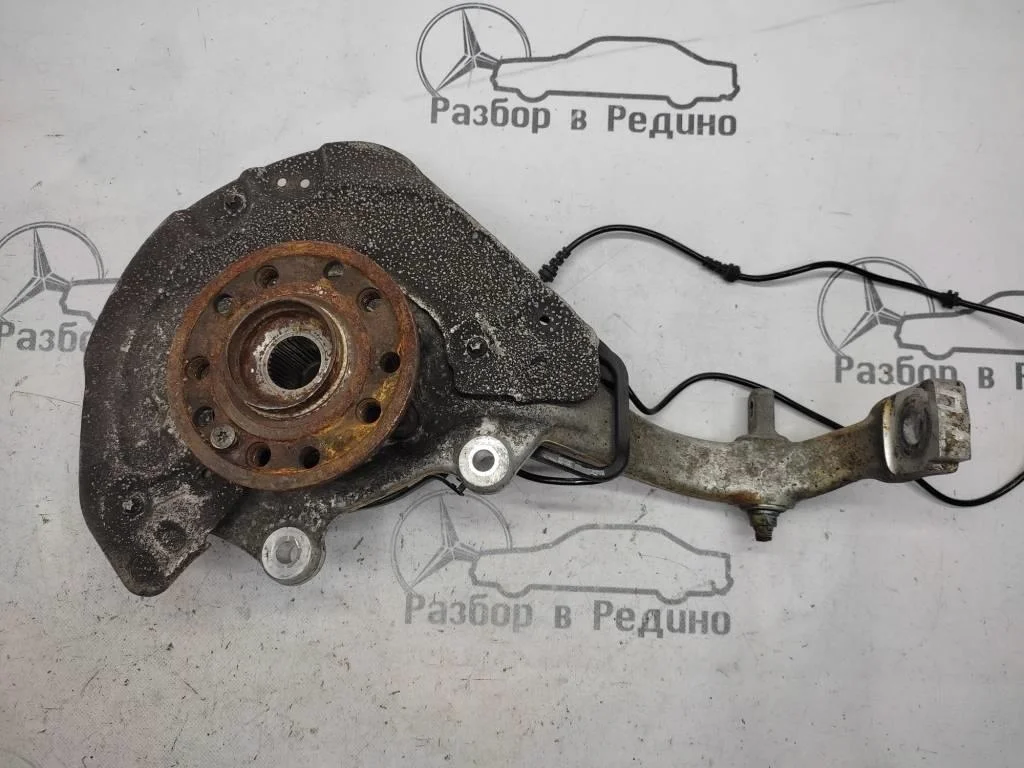 Кулак поворотный передний левый Mercedes-Benz