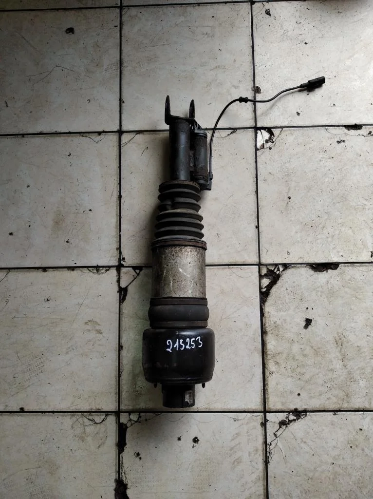 Пневмостойка передняя Mercedes-Benz