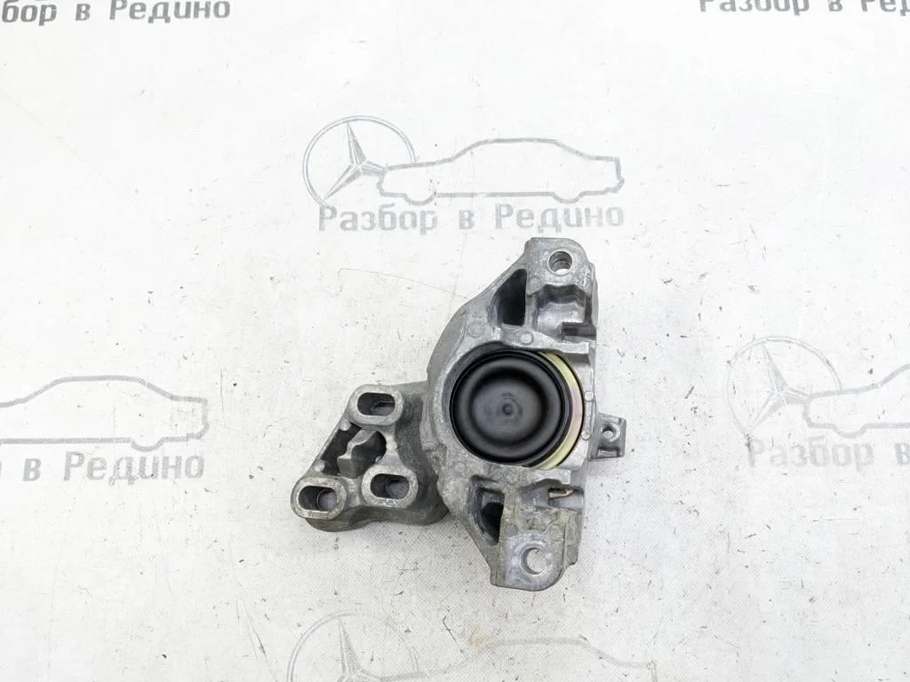 Опора КПП Mercedes-Benz