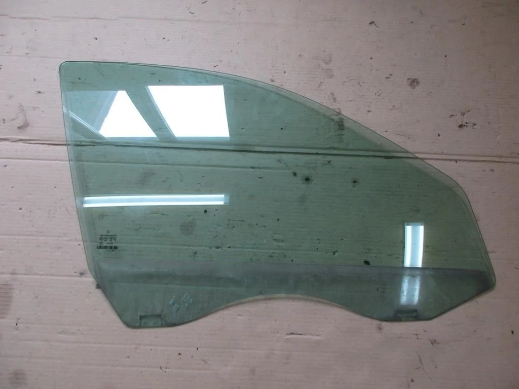 Стекло переднее правое Mercedes-Benz
