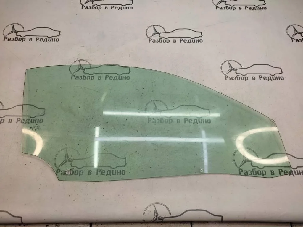 Стекло переднее правое Mercedes-Benz