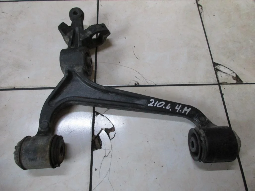 Рычаг передний нижний левый Mercedes-Benz