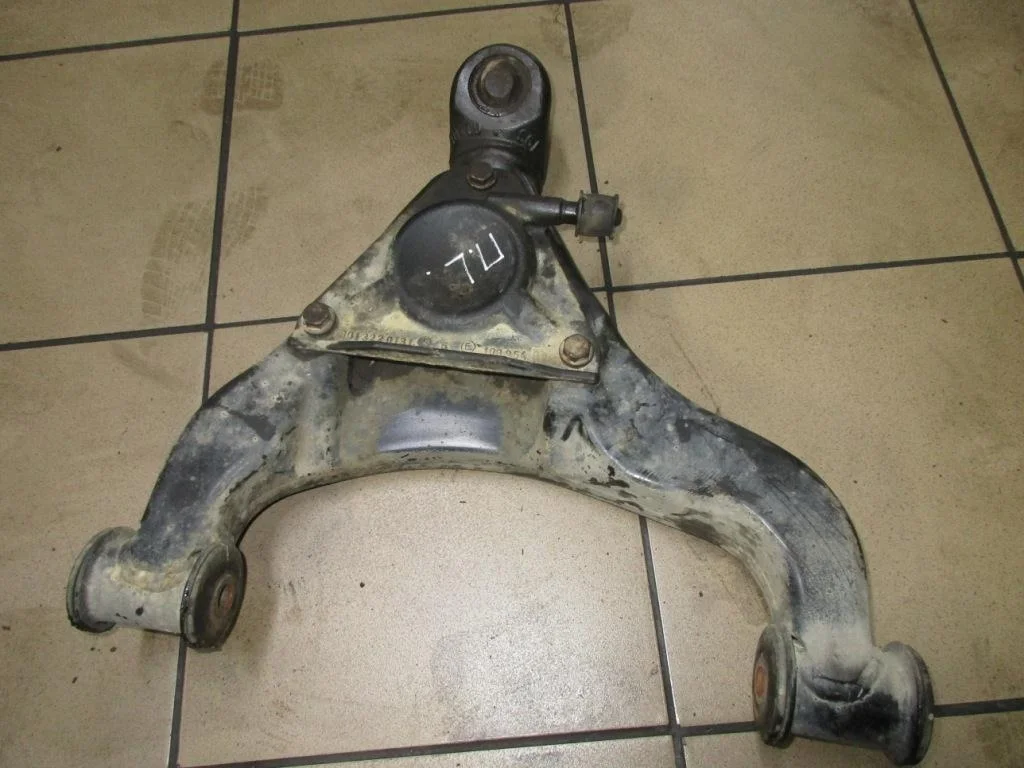 Рычаг передний нижний левый Mercedes-Benz