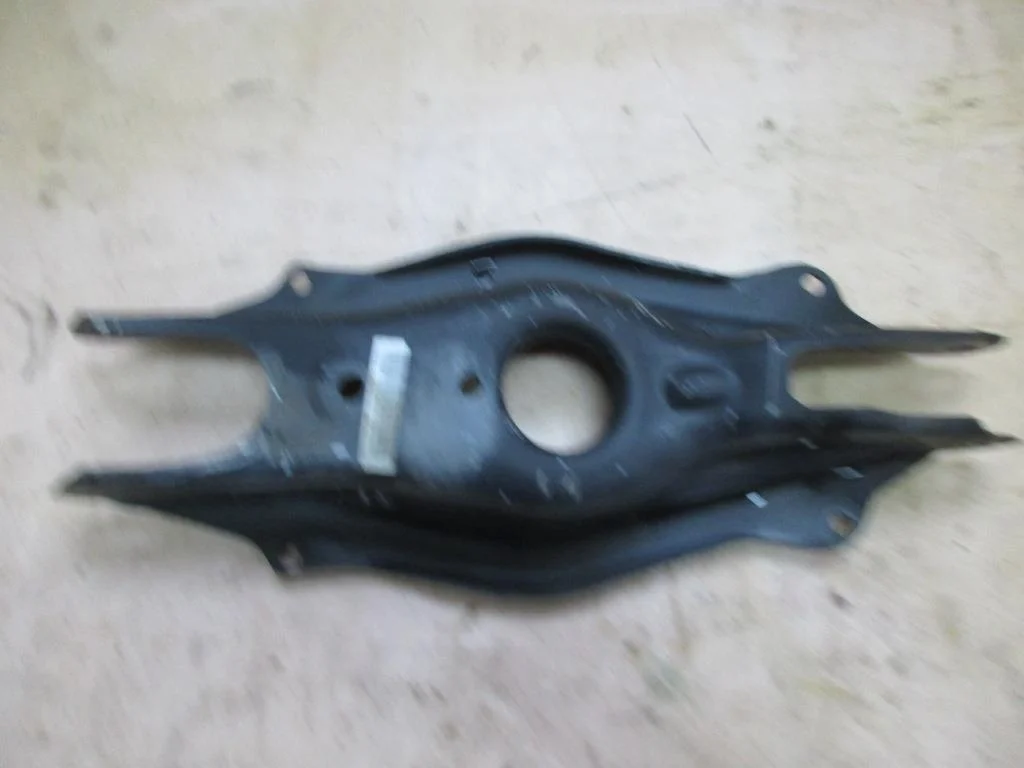 Рычаг задней стойки (лодка) Mercedes-Benz