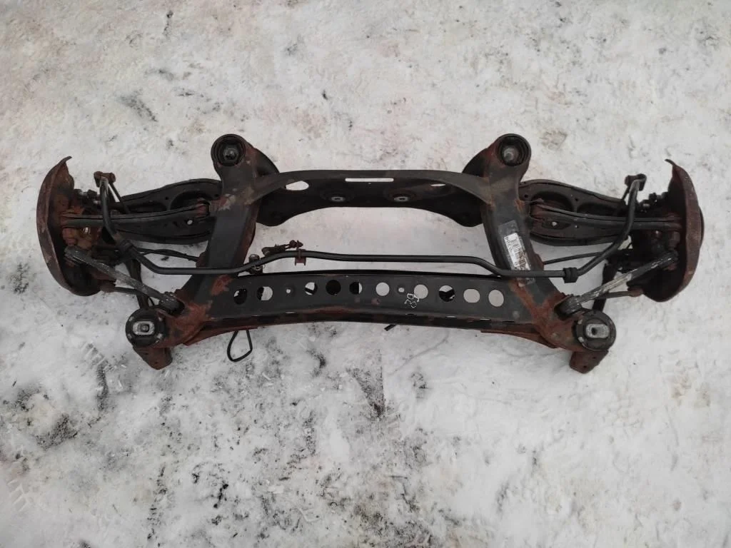 Подрамник задний Mercedes-Benz