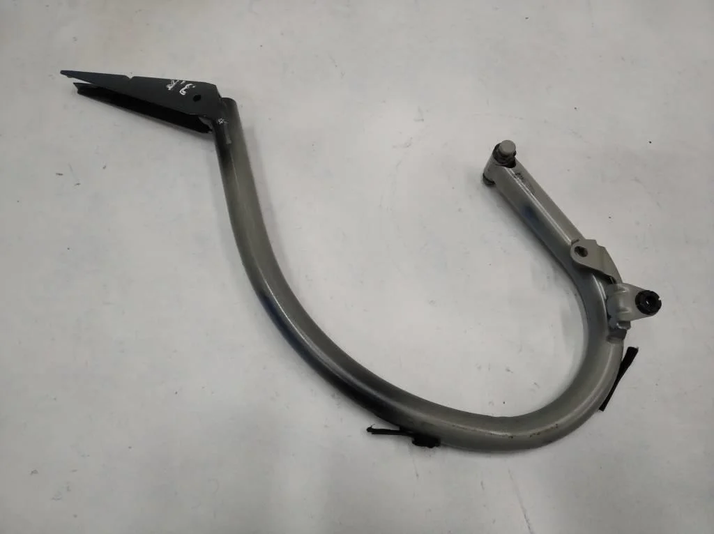 Петля крышки багажника Mercedes-Benz