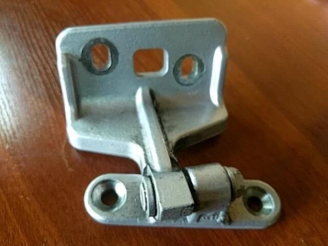 Петля двери Mercedes-Benz