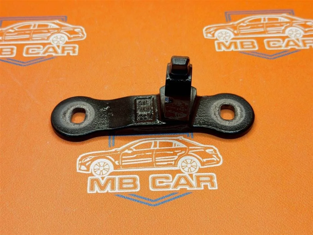 Петля двери Mercedes-Benz