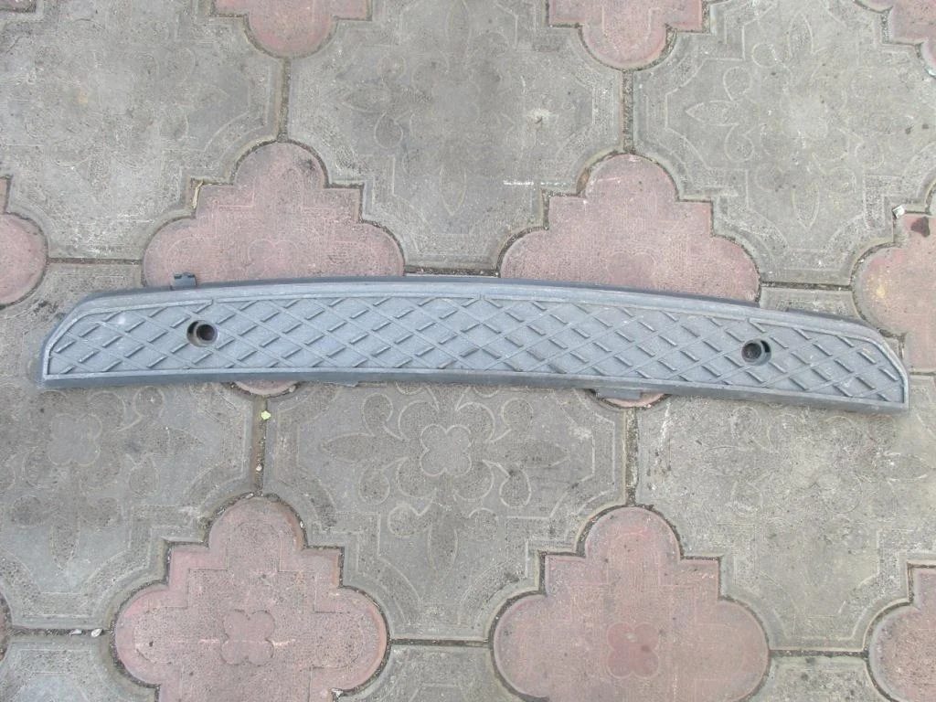 Накладка переднего бампера Mercedes-Benz