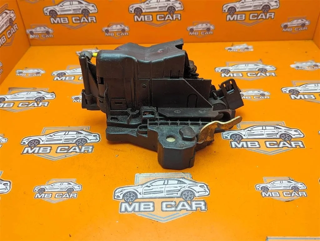 Замок двери передней левой Mercedes-Benz