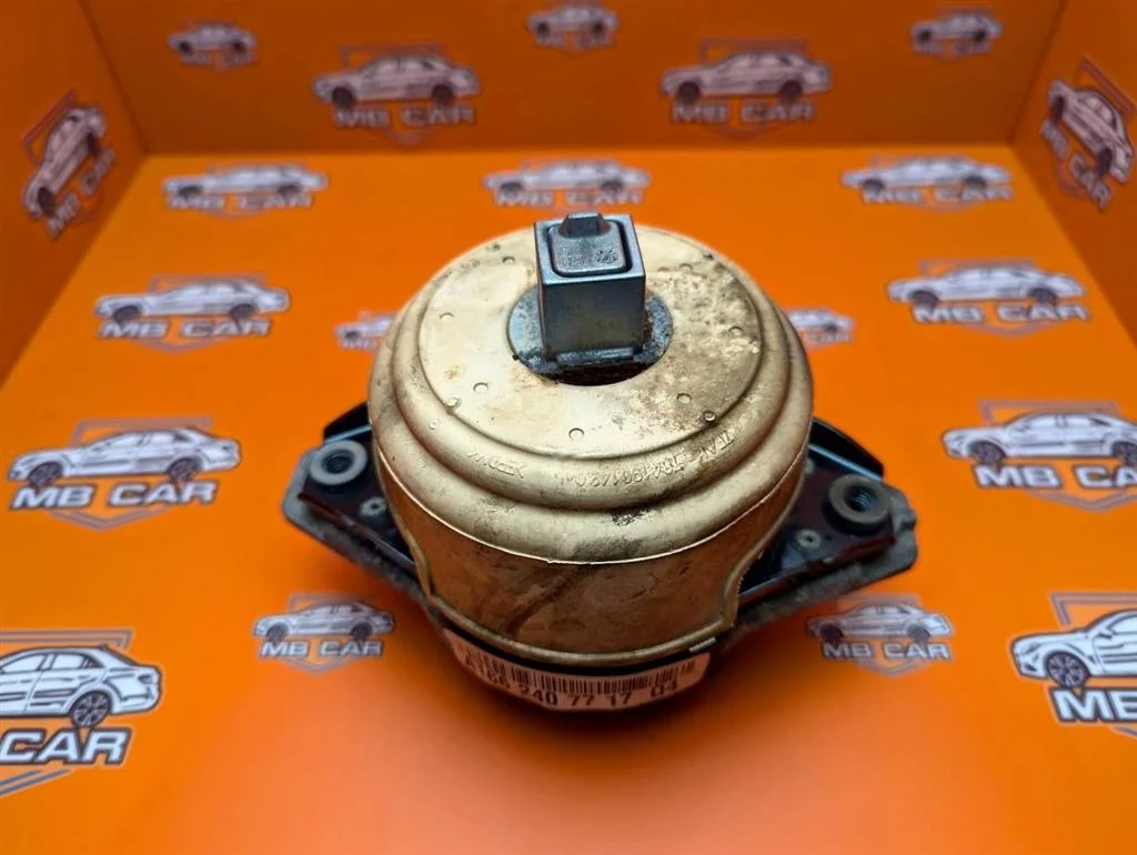 Опора двигателя Mercedes-Benz