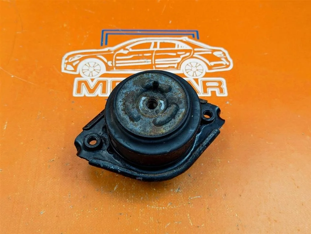 Опора двигателя Mercedes-Benz