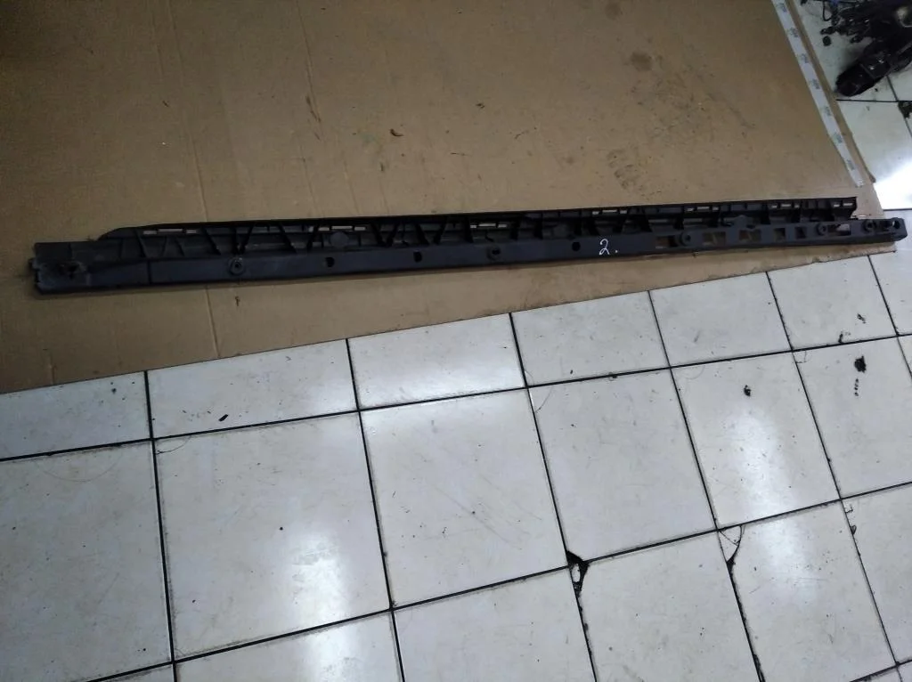 Кронштейн крепления порога Mercedes-Benz