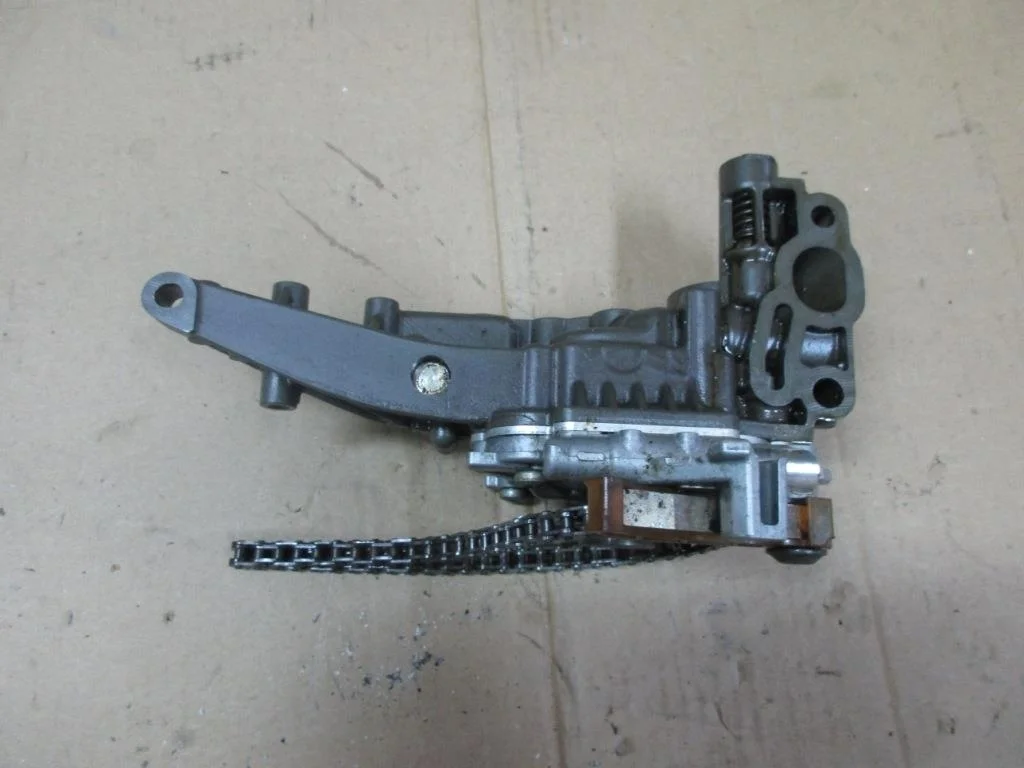 Насос масляный Mercedes-Benz