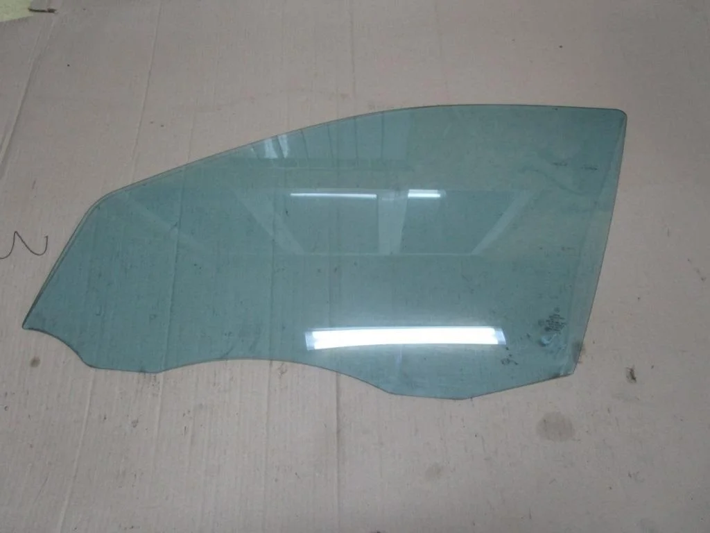 Стекло переднее левое Mercedes-Benz