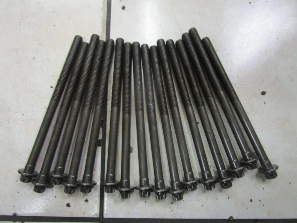 Болт ГБЦ Mercedes-Benz