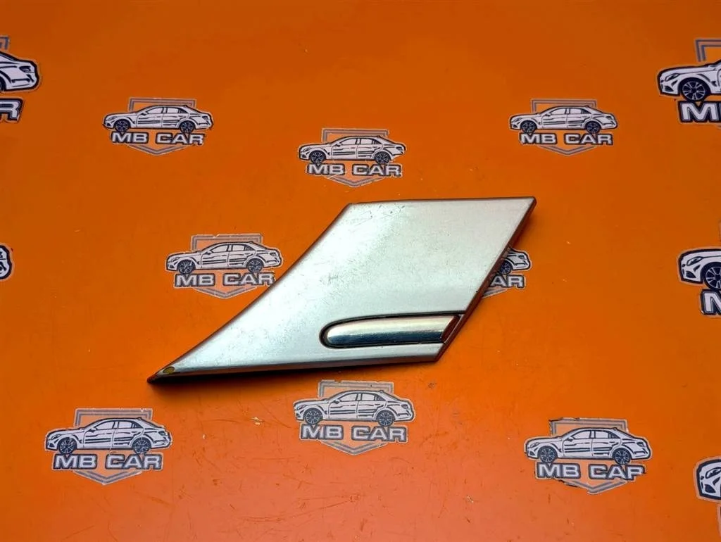 Молдинг крыла левый Mercedes-Benz