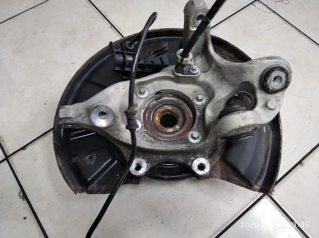 Кулак подвески задний правый Mercedes-Benz