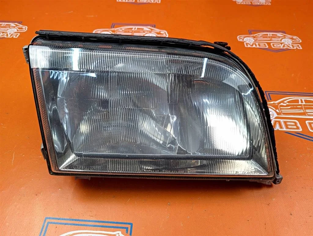 Фара правая Mercedes-Benz
