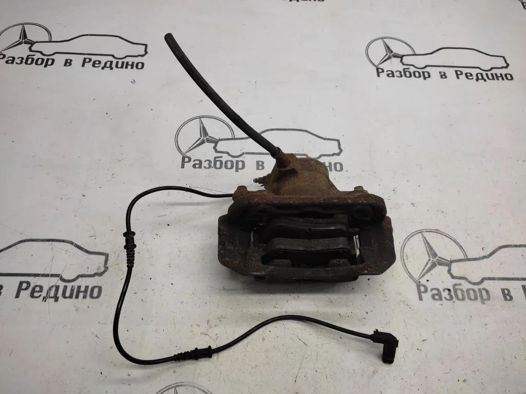 Суппорт передний правый Mercedes-Benz