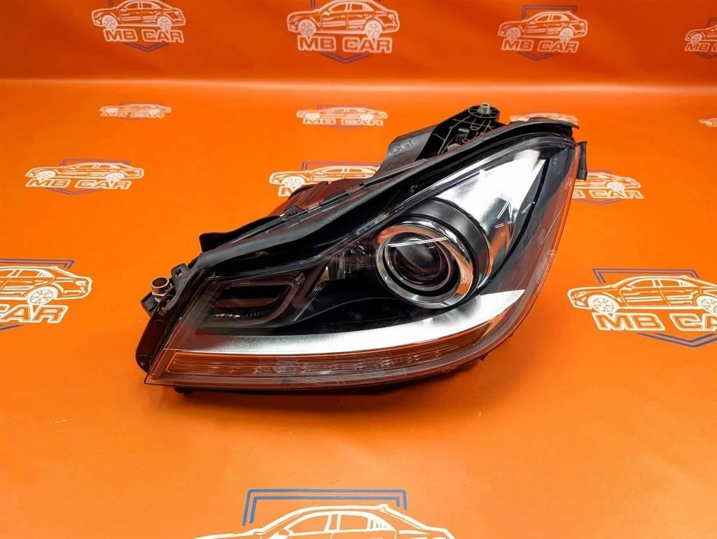 Фара левая Mercedes-Benz