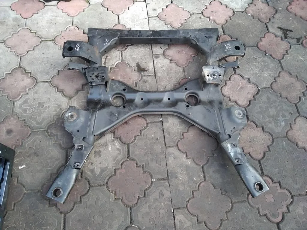 Подрамник передний Mercedes-Benz