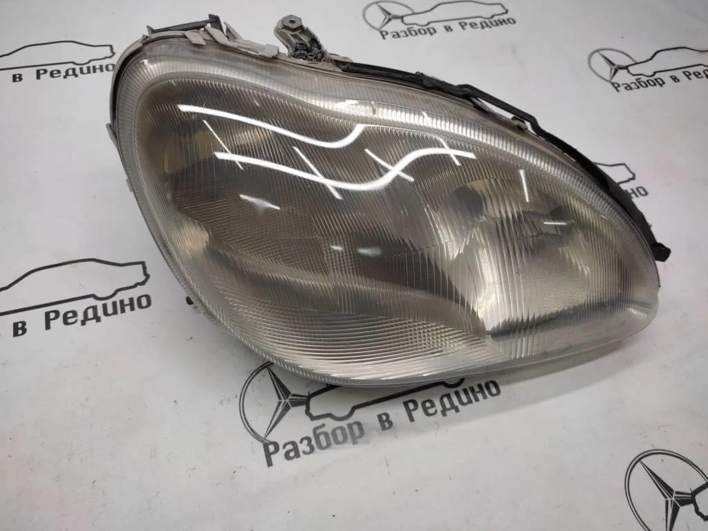 Фара правая Mercedes-Benz