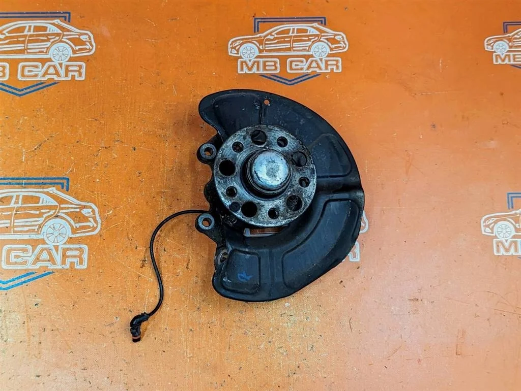 Кулак поворотный передний правый Mercedes-Benz