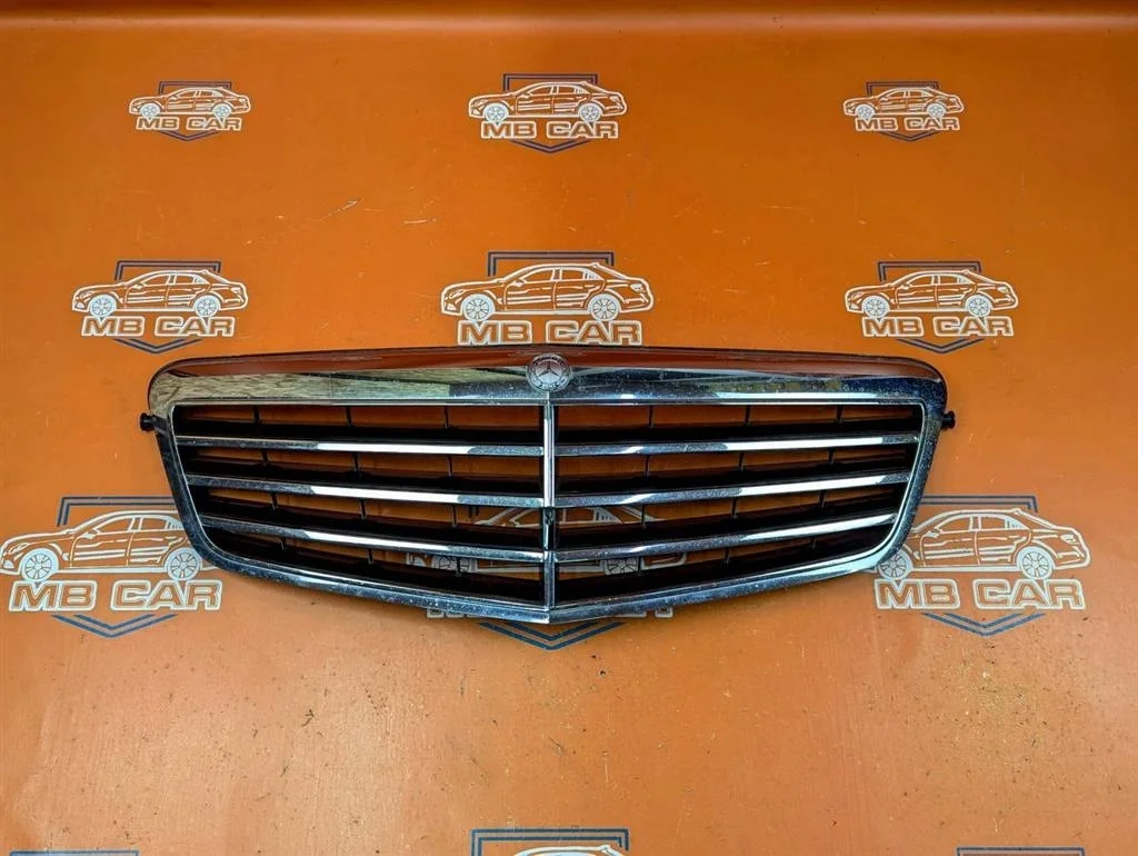 Решетка радиатора Mercedes-Benz