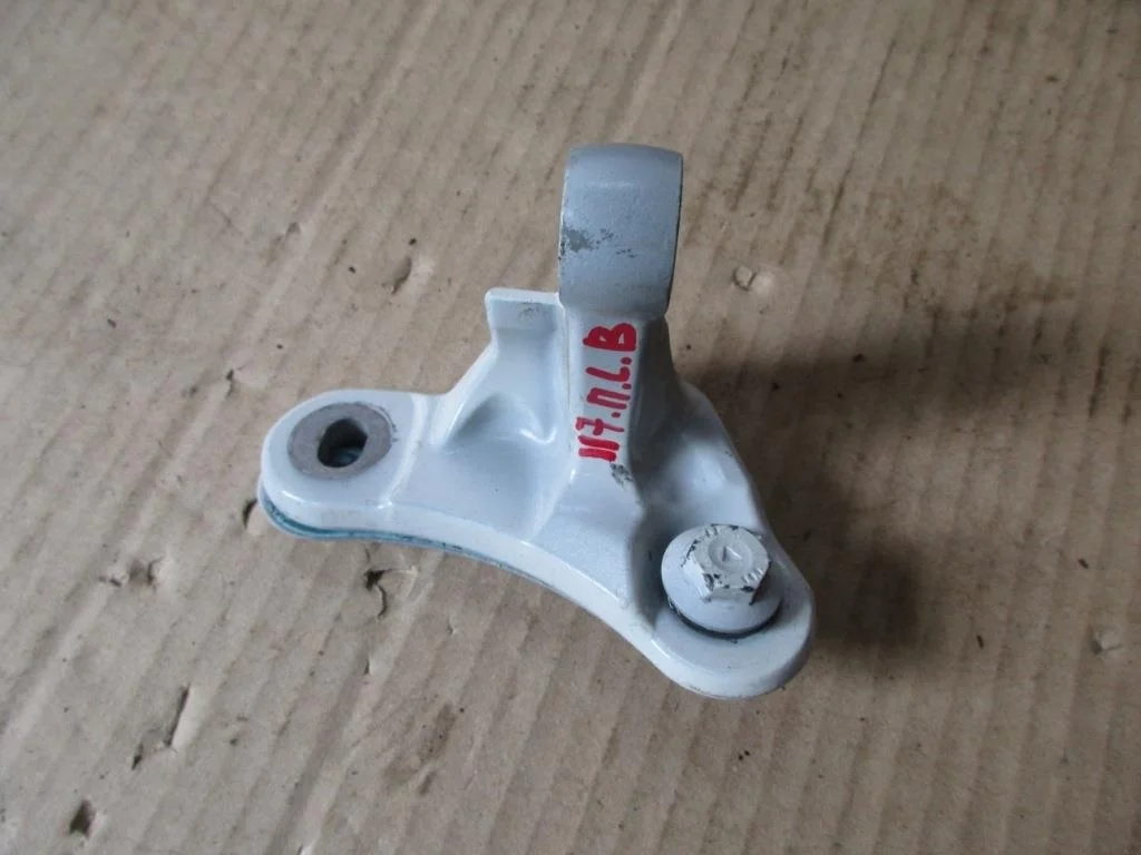 Петля двери Mercedes-Benz