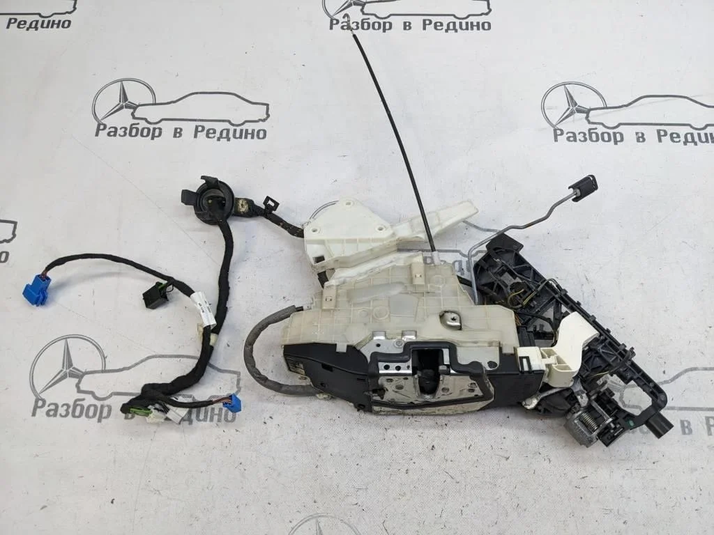 Замок двери задней правой Mercedes-Benz