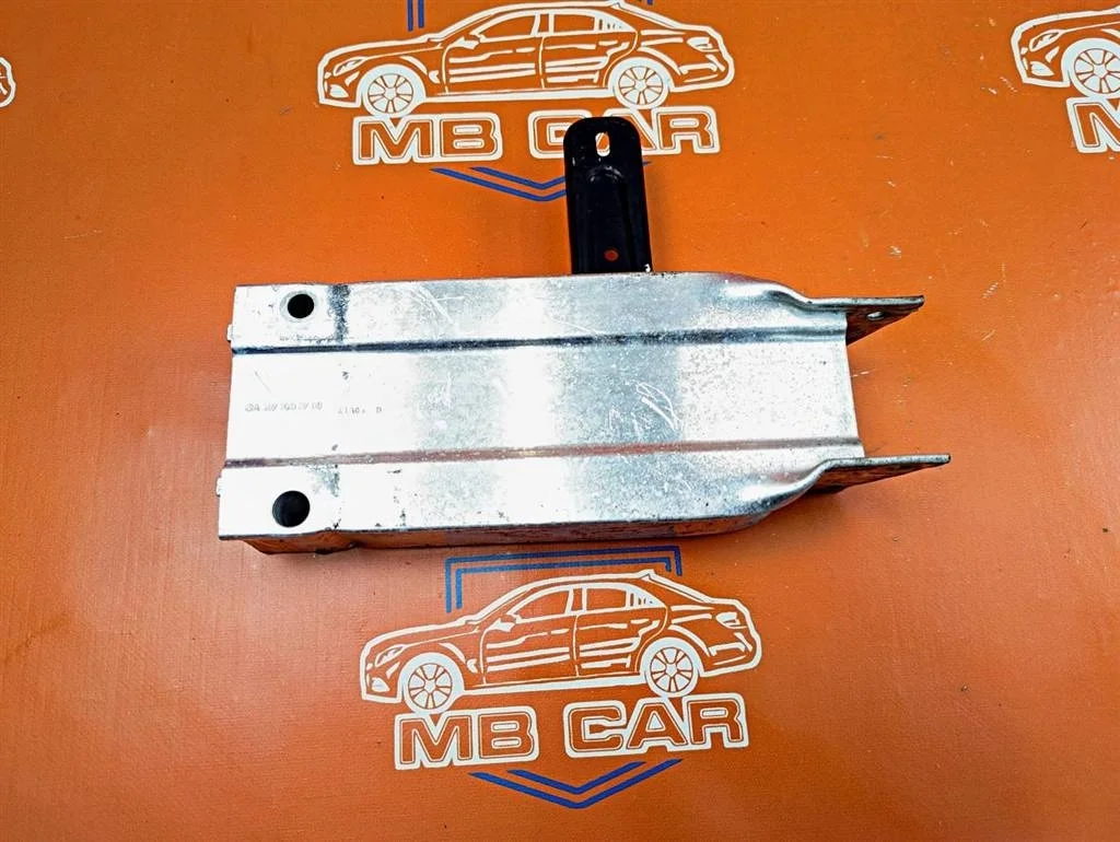 Кронштейн усилителя переднего бампера Mercedes-Benz