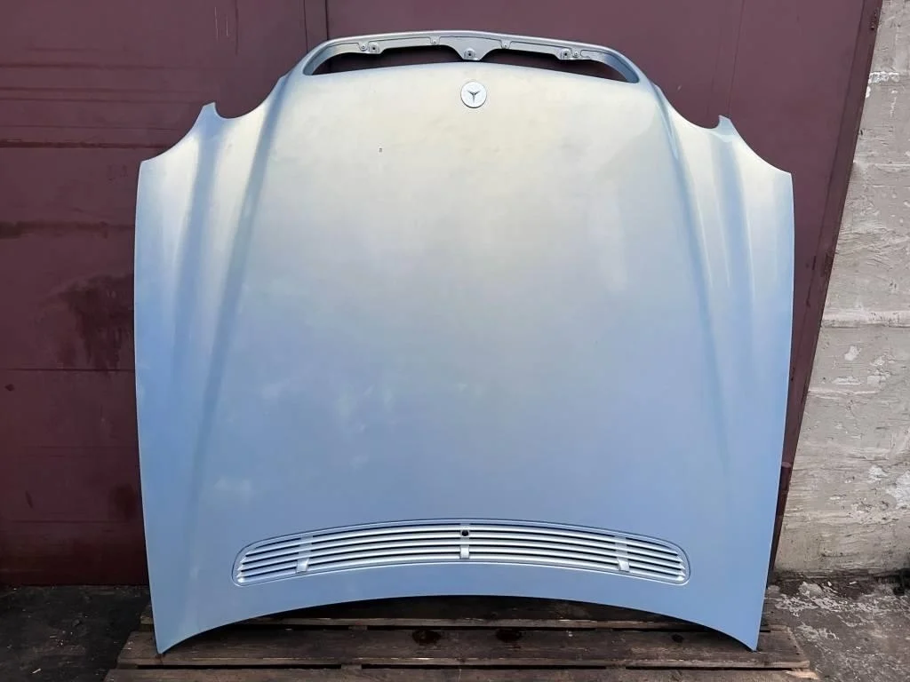 Капот Mercedes-Benz