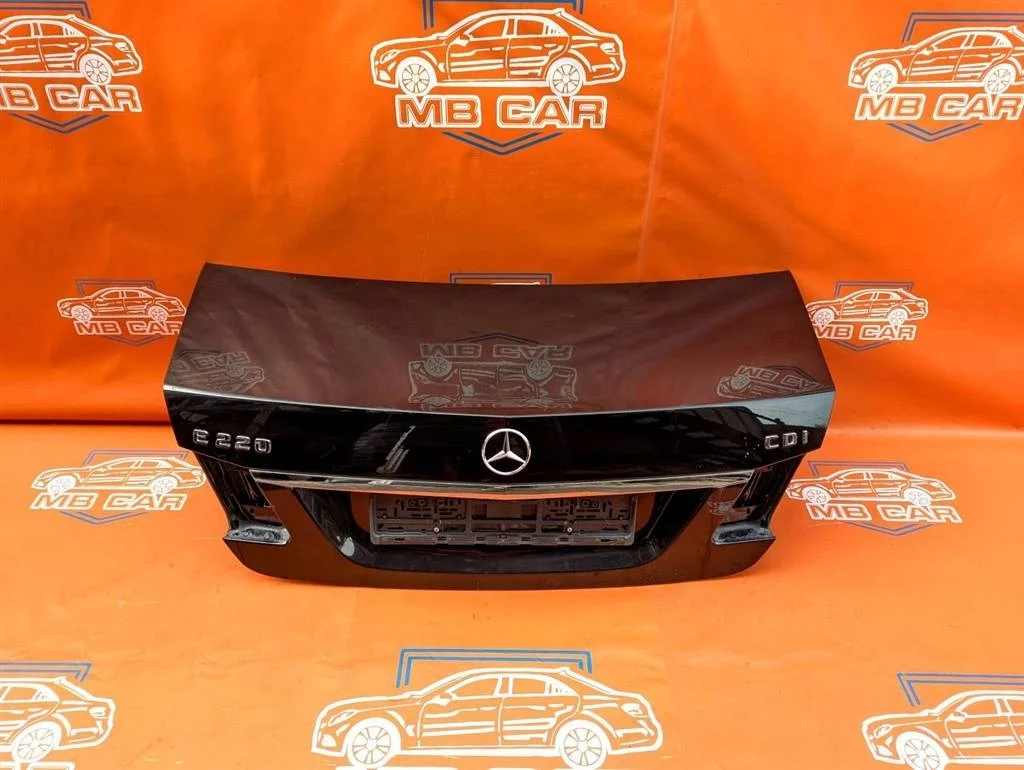 Крышка багажника Mercedes-Benz