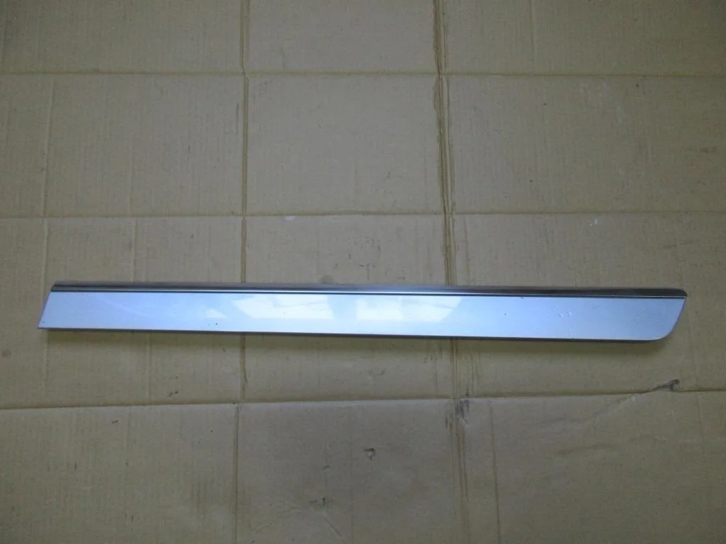 Молдинг двери Mercedes-Benz